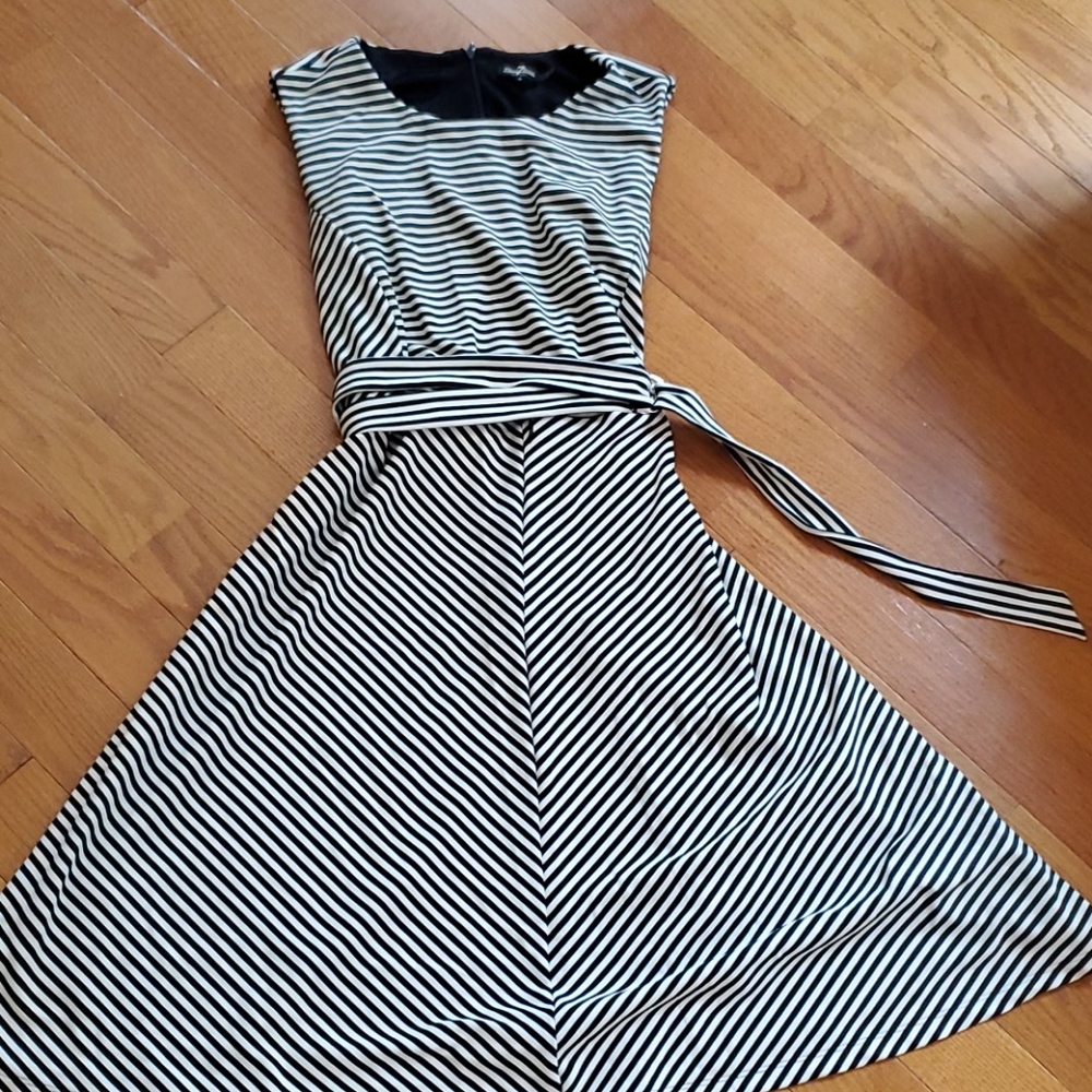 Phase 7 black & white chevron dress Sz 16